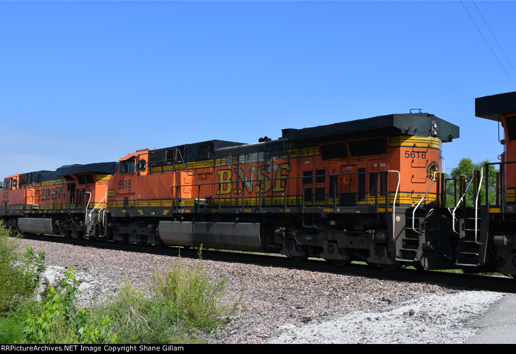 BNSF 5618 Roster shot